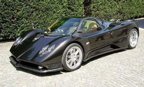 pagani_zonda_f_black_and_carbon.jpg