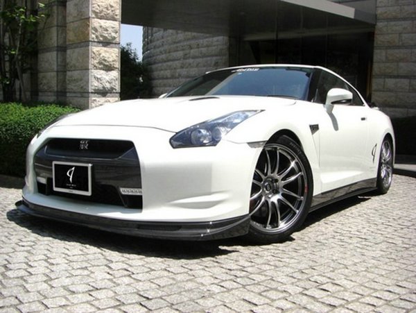 Nissan GT-R Abflug