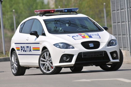 Policyjny Seat Leon Cupra