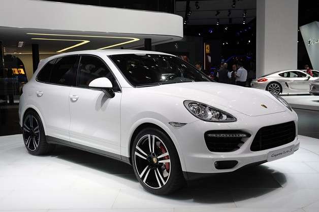 2014-porsche-cayenne-turbo-s-detroit